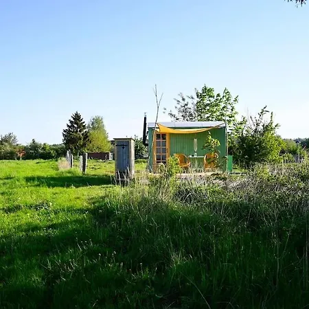 Bienenwagen Weitblick, Kamin, Sauna Ganzjaehrig Nutzbar Apartment Dargun